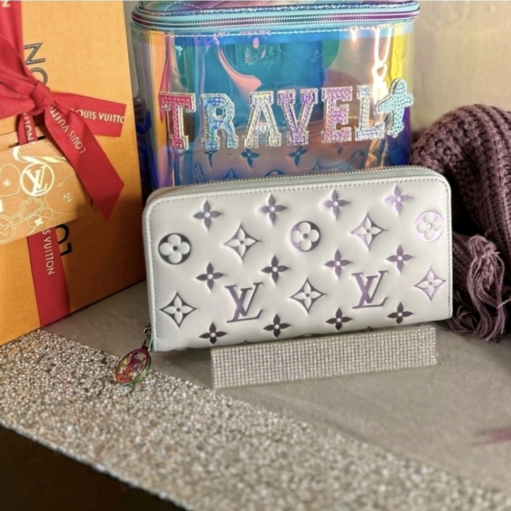 Louis Vuitton coussin ski collection wallet